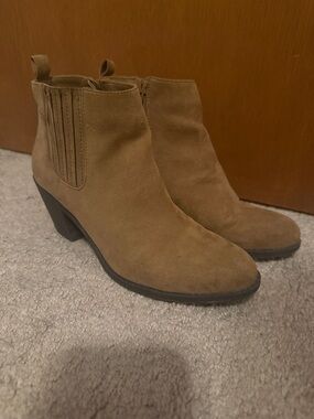 Forever 21 Tan Suede Chelsea Ankle Boots